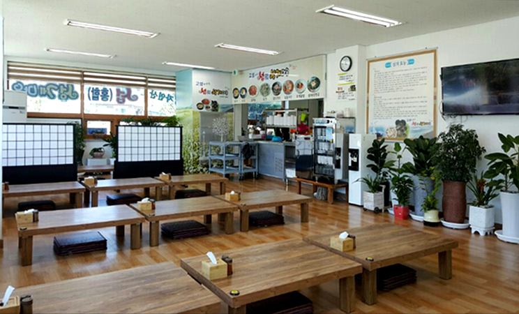 고성 자연산 섭 성게마을 실내전경