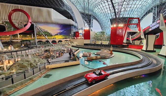 페라리월드 내부 놀이시설 모습