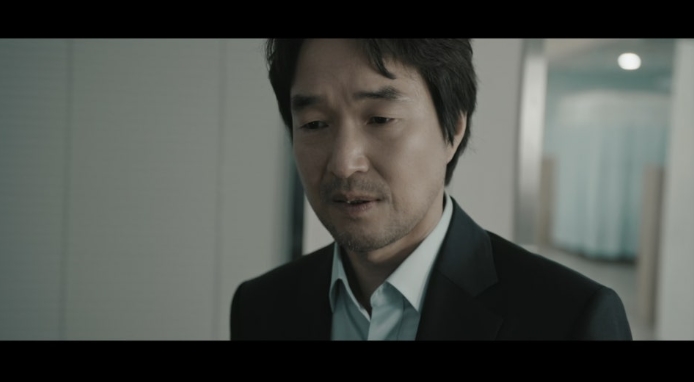 과거의 아픔을 현재의 정의로 치유하려는 고독한 싸움을 하는 신사장 [출처: tVN "신사장 프로젝트"]