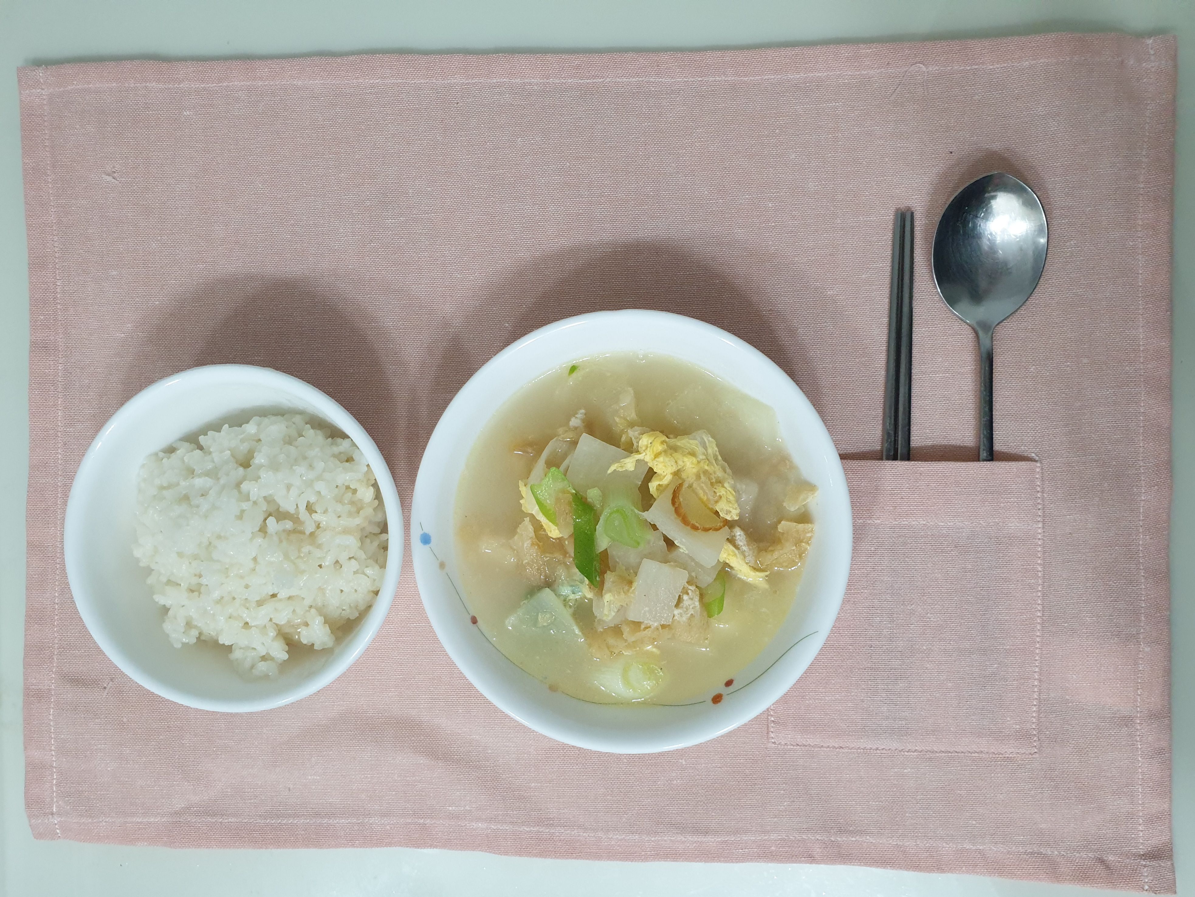 흰쌀밥과 황태국