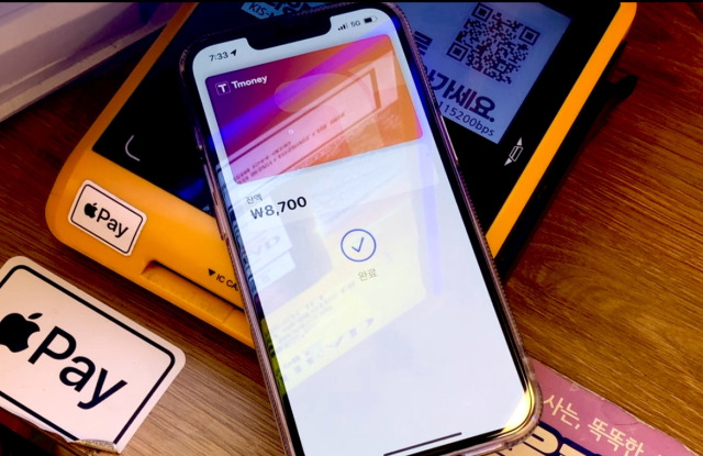 ▲ 애플페이, 교통카드 시장 진출! 티머니&middot;캐시비 흔들릴까? (사진 : 서울경제)