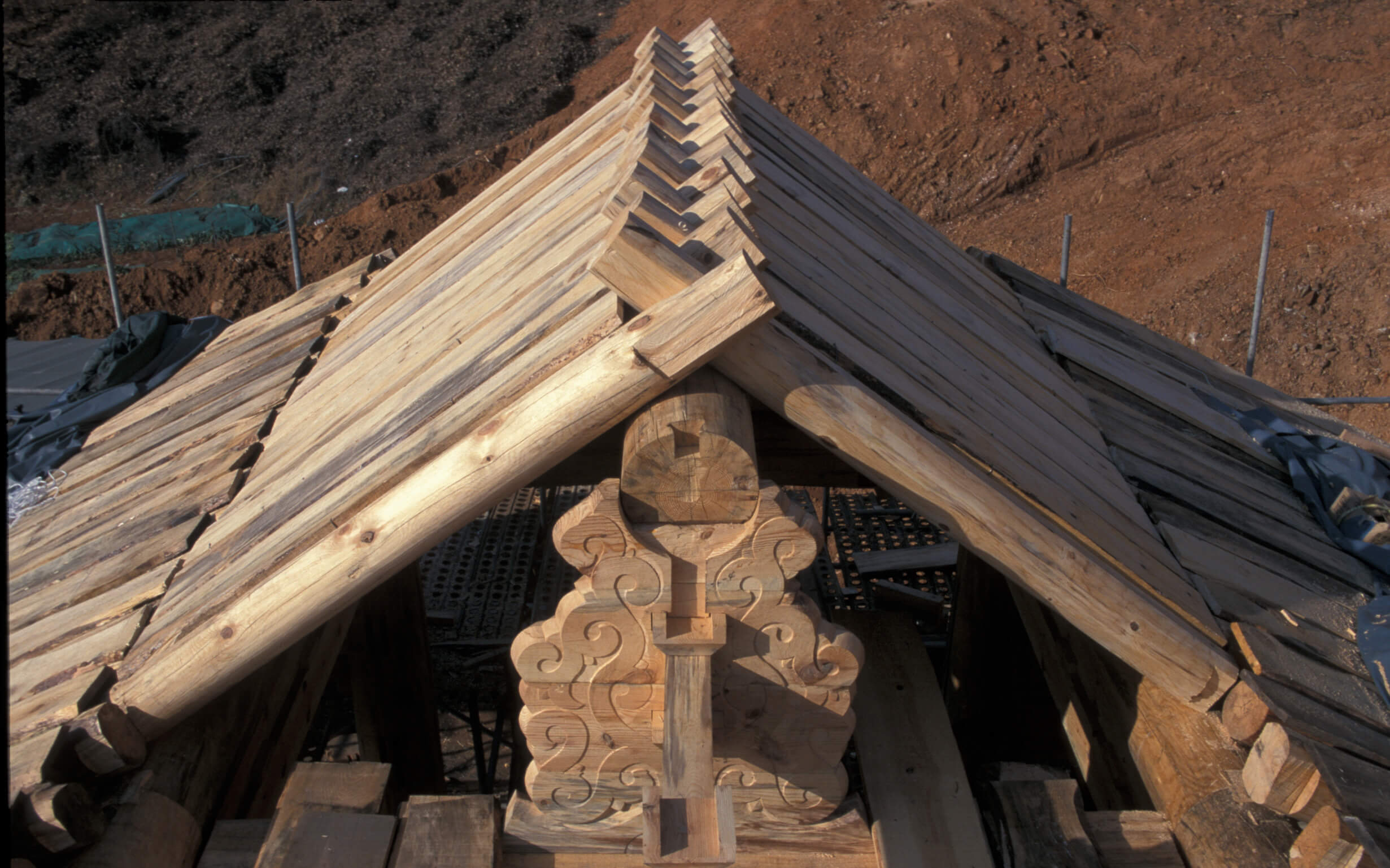 못 없는 전통 건축