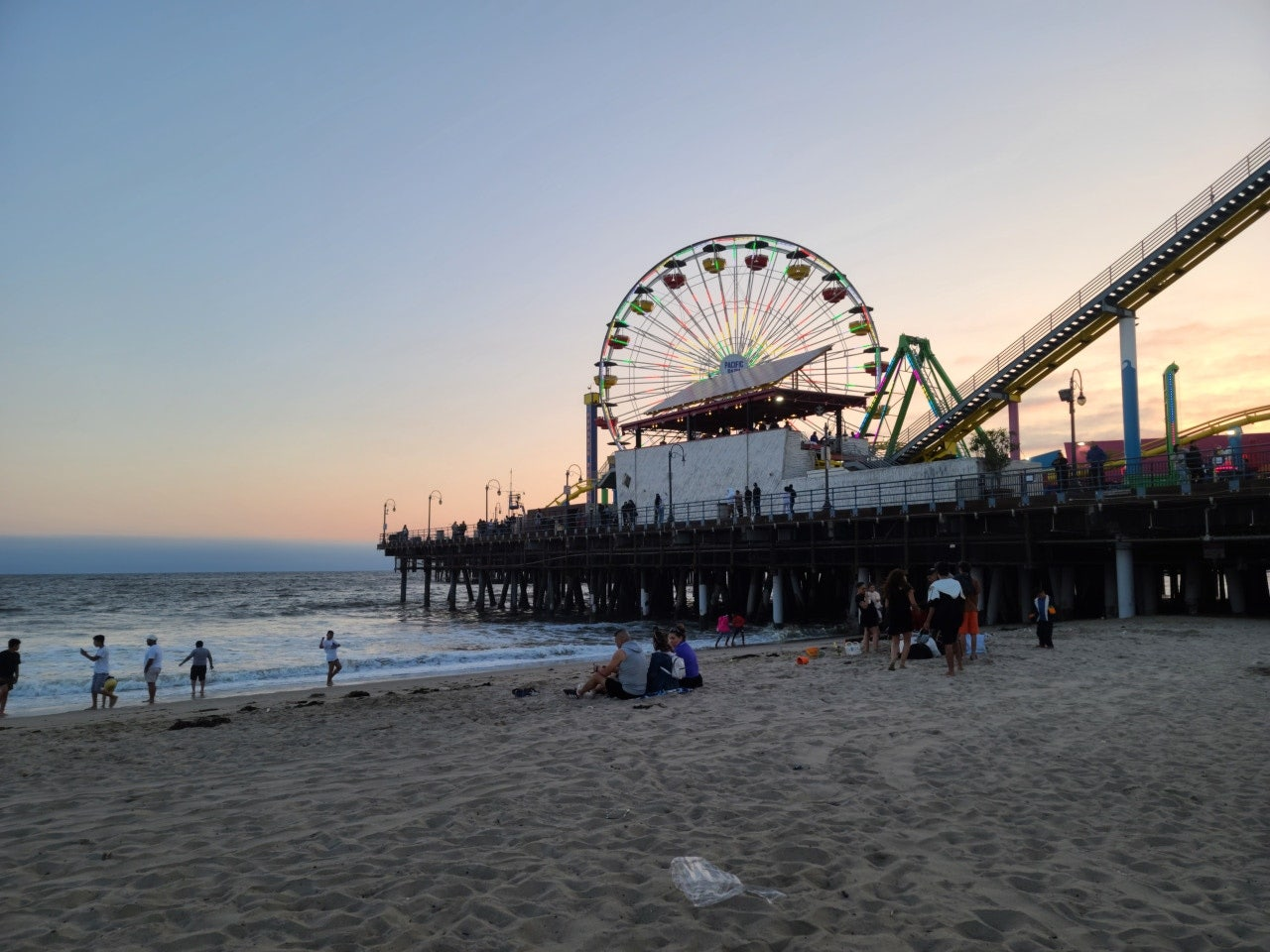산타모니카 해변의 상징인 관람차이다.