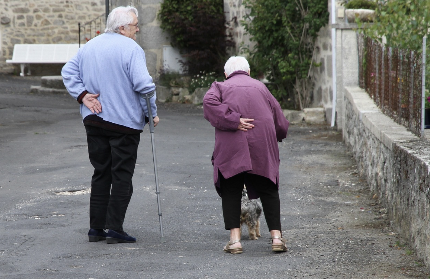 초고령 사회에서 경제는 어떻게 변할까? – 인구 고령화가 경제 성장, 복지, 산업에 미치는 영향
