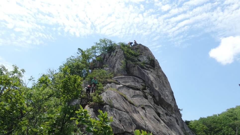 100대 명산 등산하기 마흔다섯번째 완주 대둔산 마천대를 중심으로 뻗어내린 웅장한 산세와 기암괴석이 병풍처럼 펼쳐져 절경이 있는