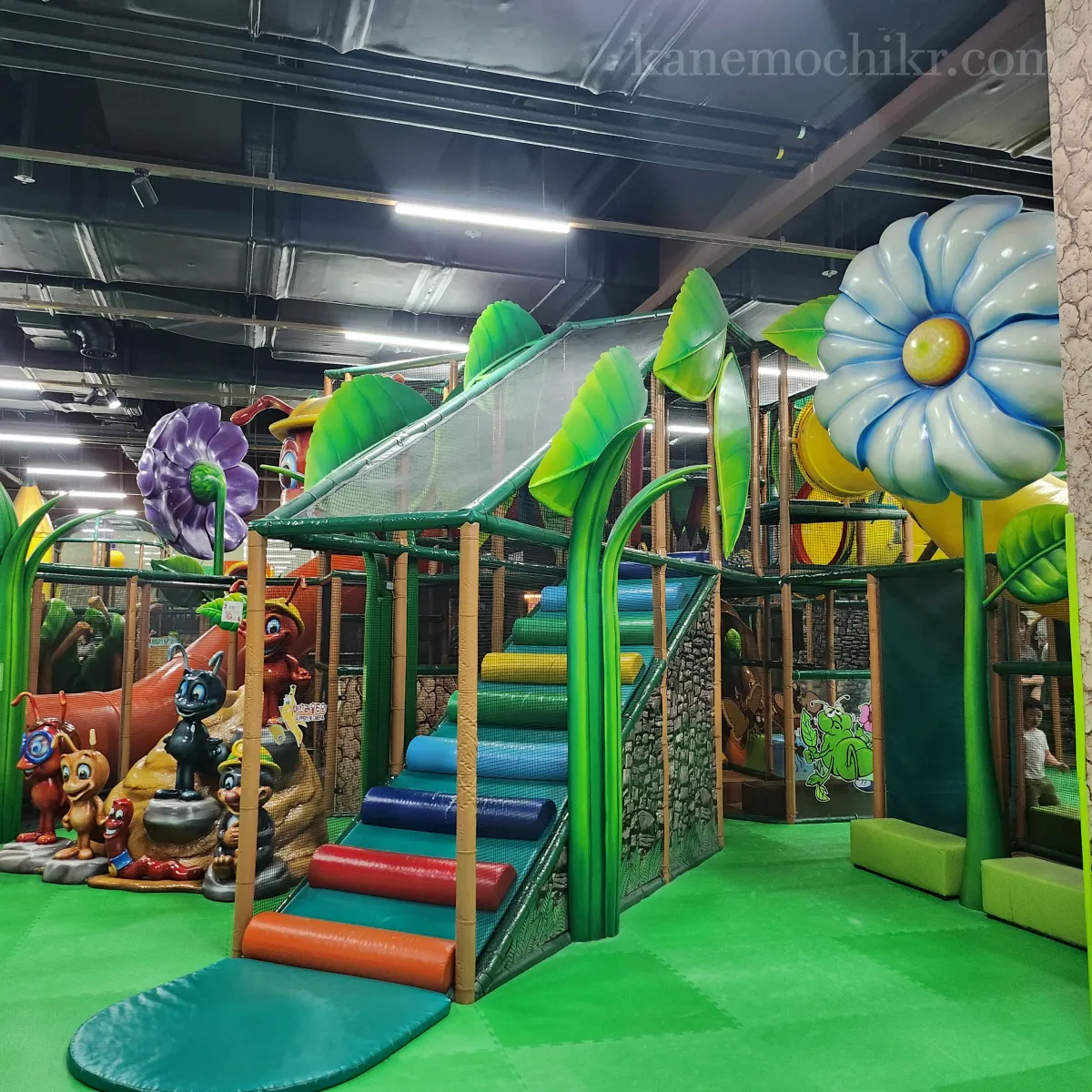 앤트월드-키즈카페-놀이기구