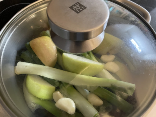 수육 맛있게 삶는법 - 중불로 시작, 중약불로 줄이기, 50분