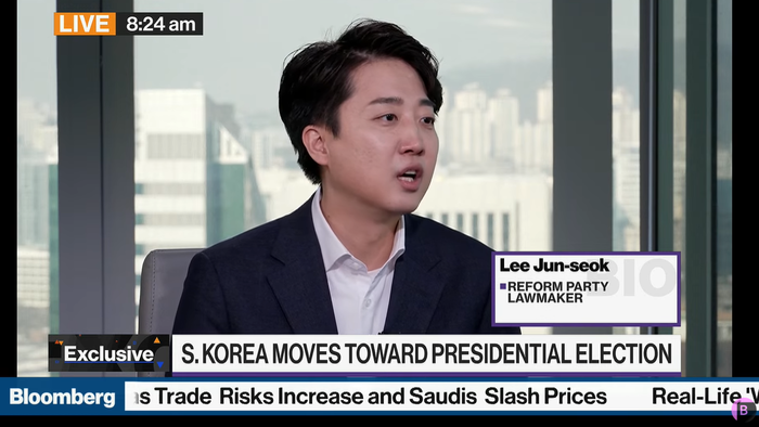 개혁신당 이준석 국회의원이 7일 블룸버그 통신과 인터뷰를 진행했다. [사진 출처 = Bloomberg Television 유튜브]