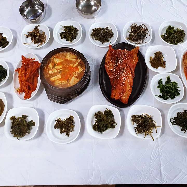 토요일은 밥이좋아 예산 수덕사 산채정식 맛집 영양 돌솥 청국장 더덕 구이 한정식 예산10미 현지인 추천 토밥 좋아 방송정보