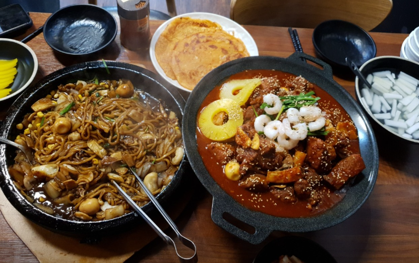 산내돌짜장면 대표 메뉴