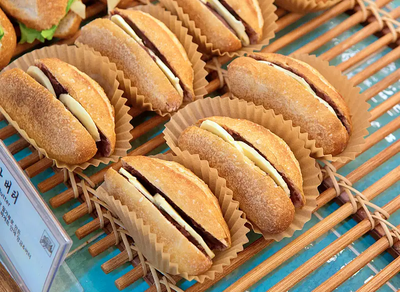 산책로가 있는 대형 정원 가든 베이커리 디저트 카페 경기 이천 아울렛 근처 맛집