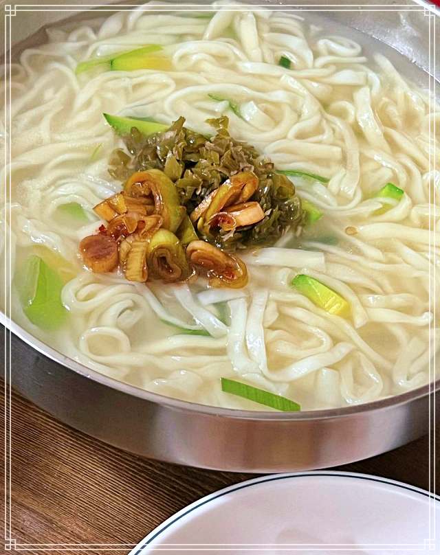 최불암 한국인의 밥상 포항 죽도시장 구수하면서도 깔끔한 칼국수 맛집