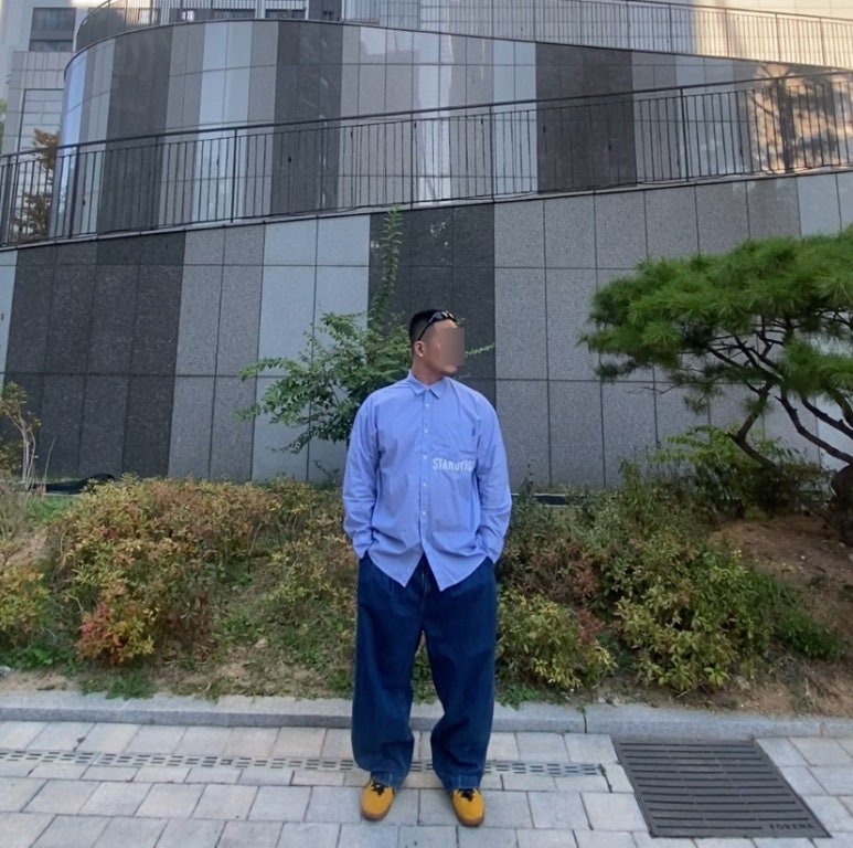 데일리룩('26. 10. 10.)오클리 OAKLEY 선글라스 아이자켓 리덕스, 스트리트 스탠다드 오버사이즈 스트라이프 셔츠, 무신사스탠다드 와이드 벌룬팬츠, 컨버스 올스타 스니커즈