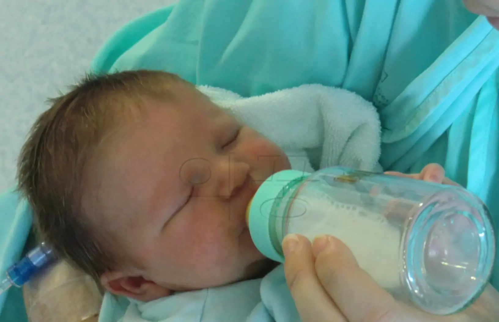 신생아 딸꾹질을 멈추게 하기 위해서는 수유 텀을 잘 지켜주는 것이 중요하다