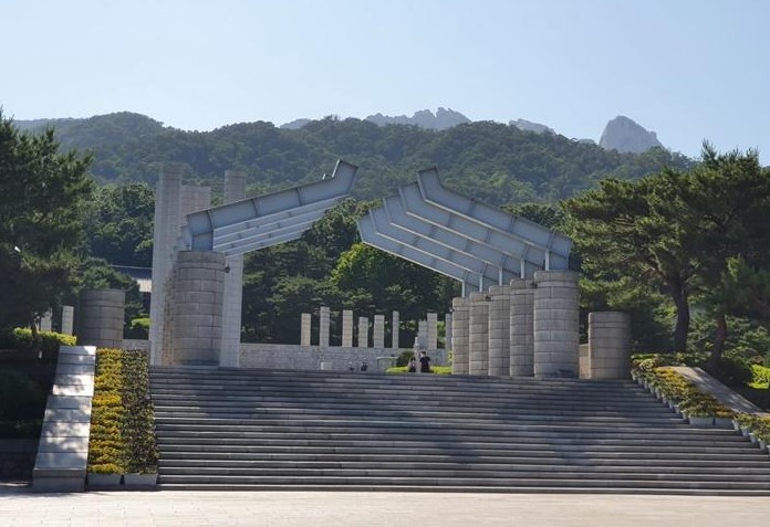 4·19민주묘지의 상징문