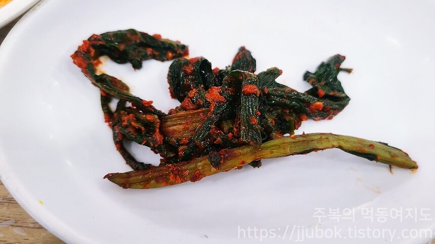 진복식당-보리밥정식-밑반찬-갓김치