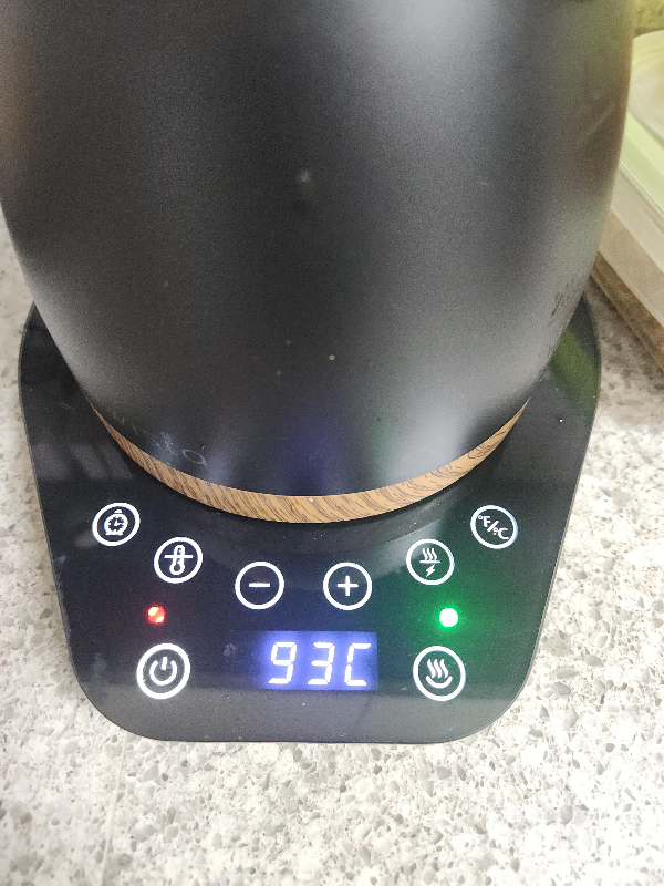 드립포틔 물온도가 93℃로 맞춰져 있다.