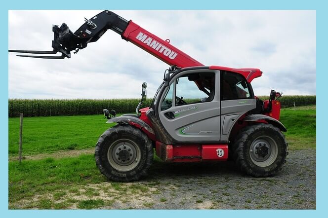 지게차-가고있는-모습