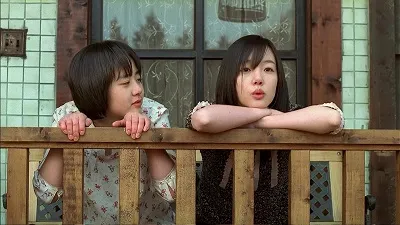 염정아(Yeom Jeong-Ah), 임수정(Soo-Jung Lim), 문근영(Keun Young Moon) 주연, 김지운 감독 영화 &lsquo;장화, 홍련(A Tale of Two Sisters, 2003)&rsquo;