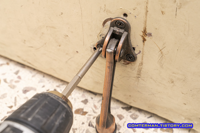 현관 말발굽 설치 방법