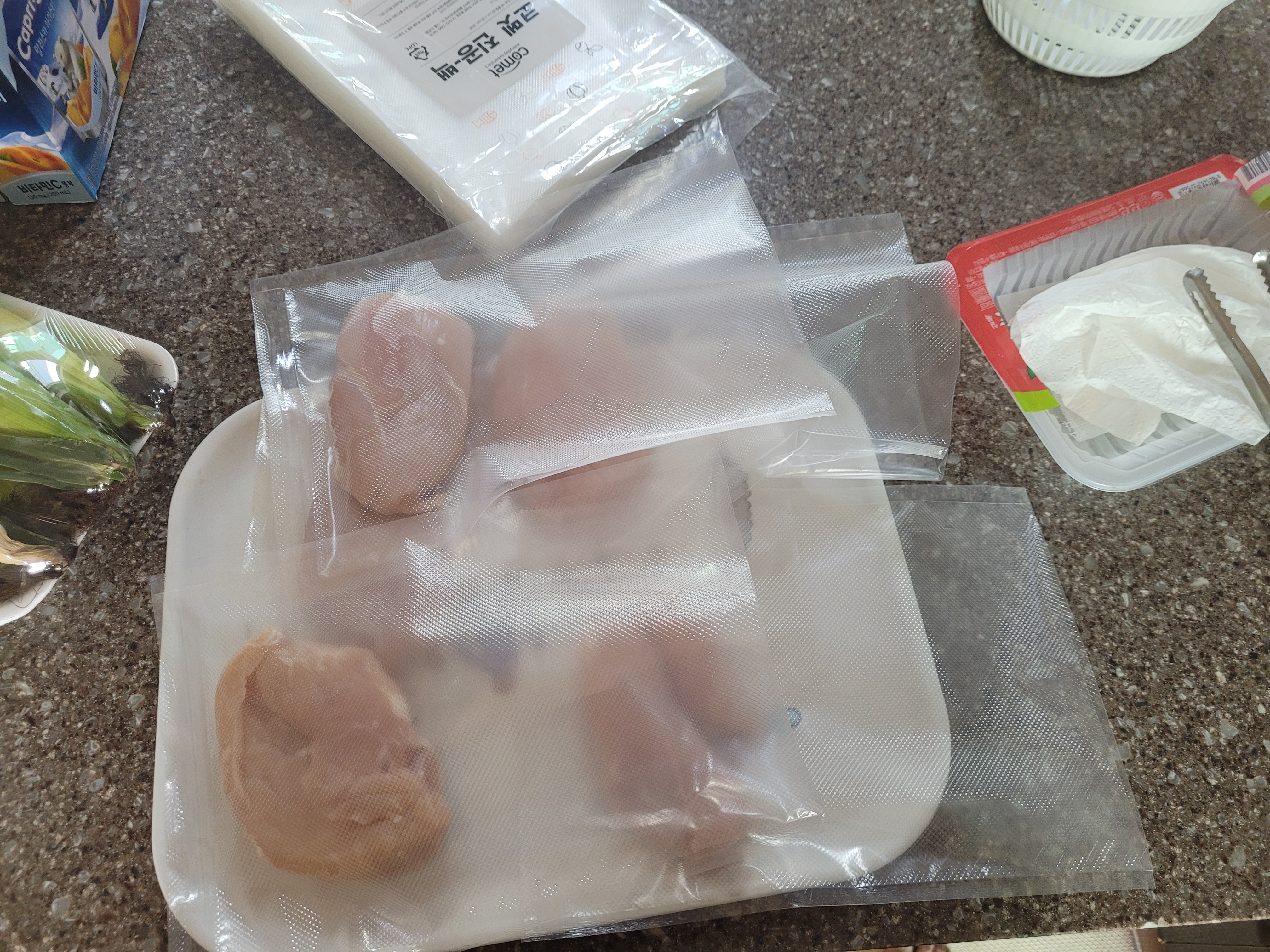 닭가슴살 진공팩에 나누어 담기