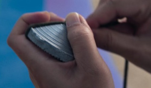 오징어게임 시즌2 팽이치기 하는 방법