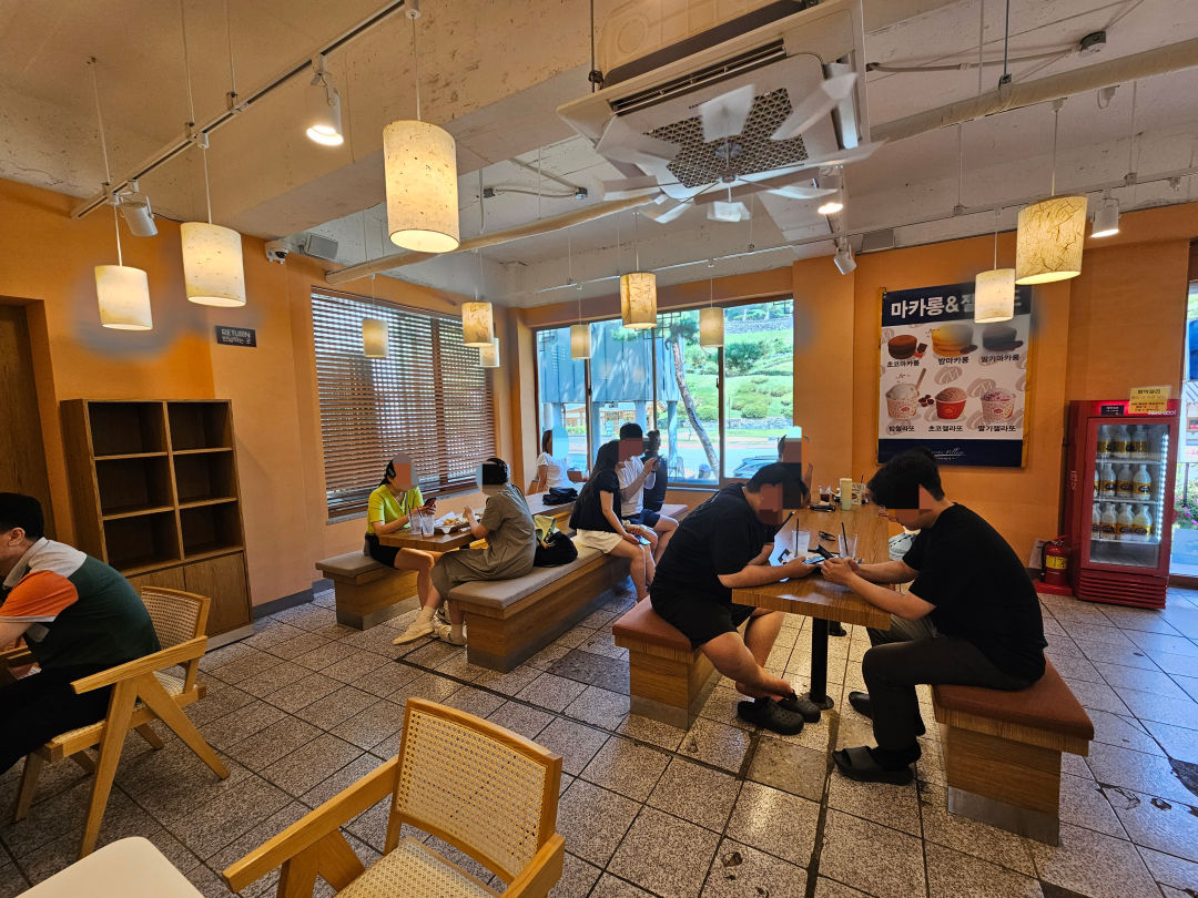 베이커리 밤마을 내부