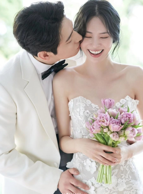 윤박 김수빈 웨딩화보 [사진=라씨엘 인스타그램]