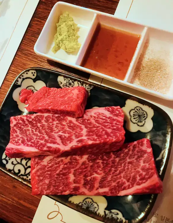 마블링이 좋은 살치살의 모습