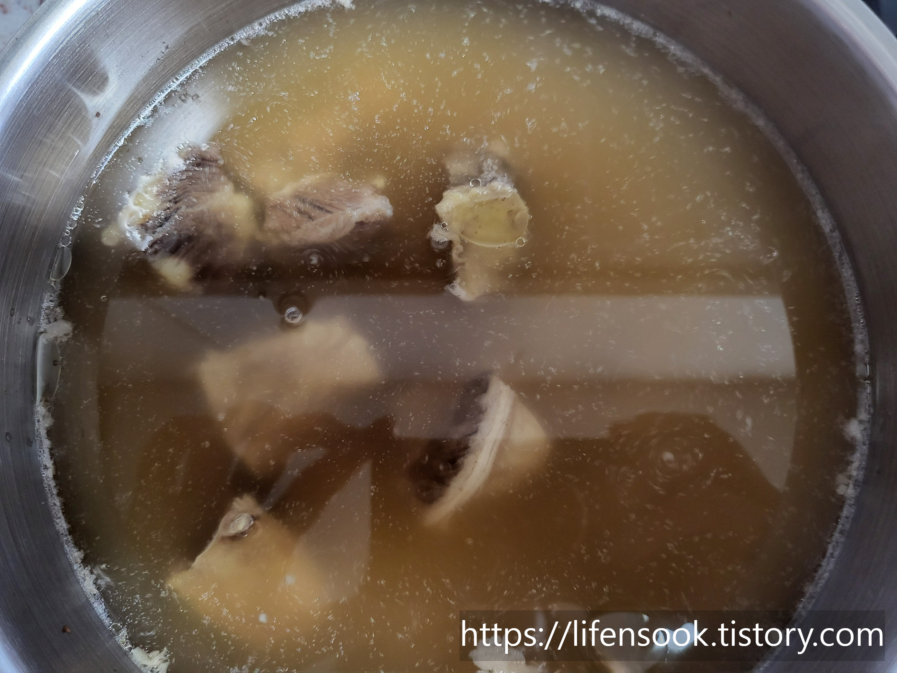 한소끔 끓인 해화당 뼈없는 갈비탕