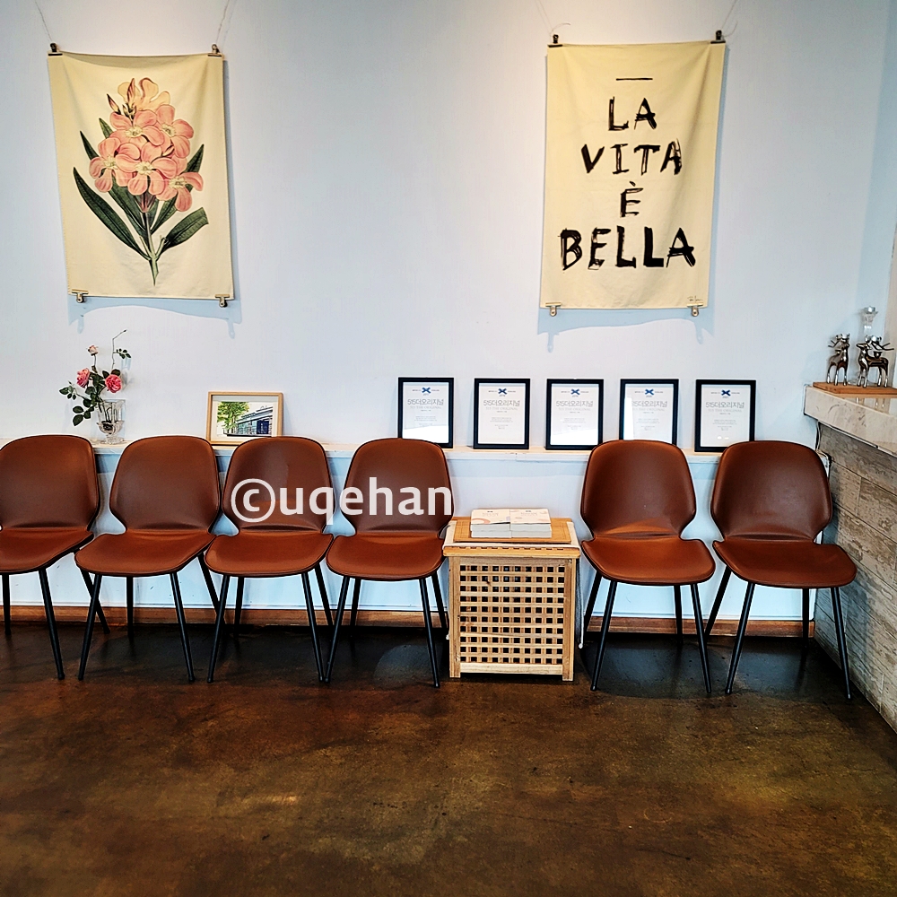 515더오리지널 앉아서 기다릴 수있는 공간이 마련되어 있다.