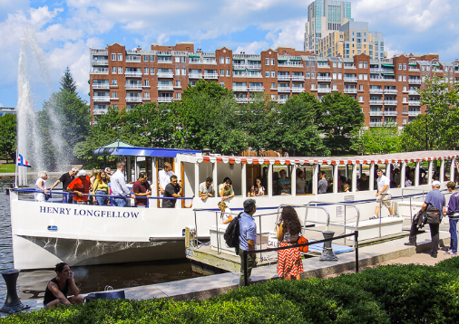 찰스강 보트 투어 예약하기