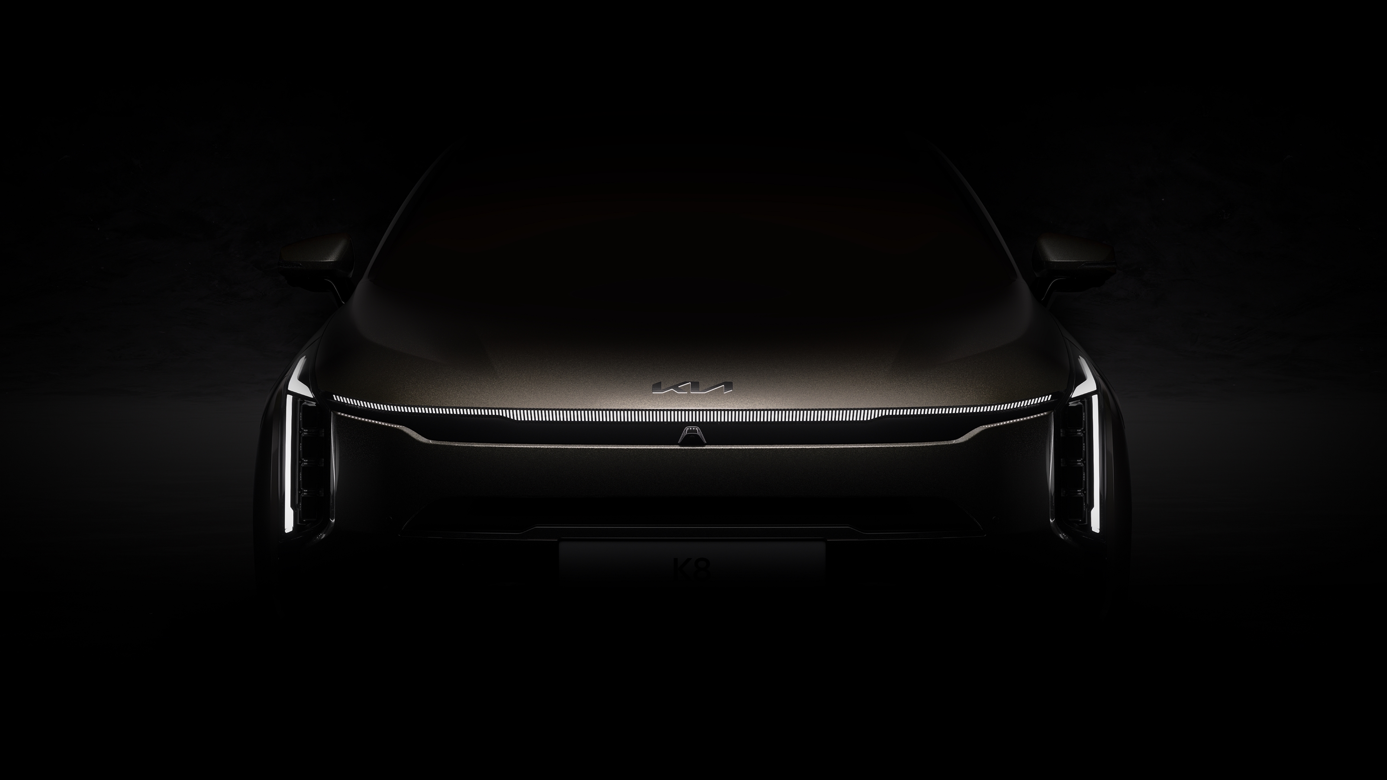 기아가 3년 만에 선보이는 K8의 상품성 개선 모델인 '더 뉴 K8(The new K8)'의 티저 이미지와 영상을 최초로 공개했다.