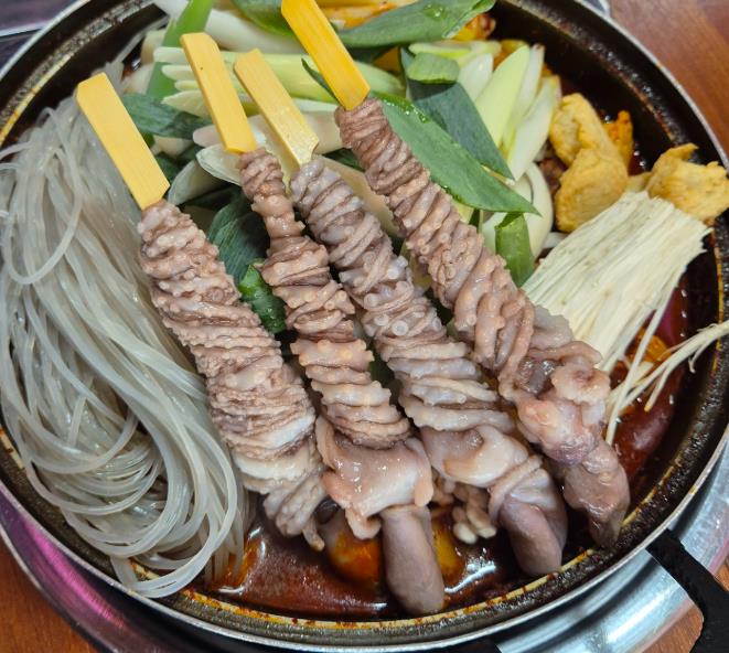 불판위에 바로 올린 놀라운토요일 대구서남신시장 호롱이닭볶음탕