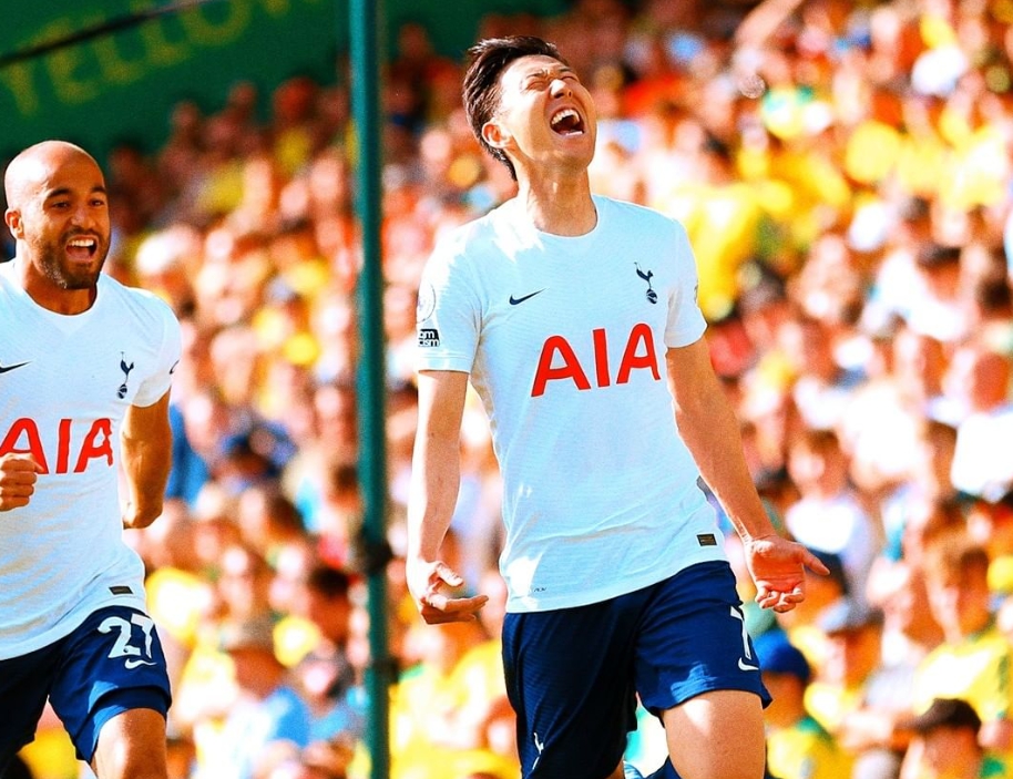 손흥민 골을 터트리고 기쁨의 포효