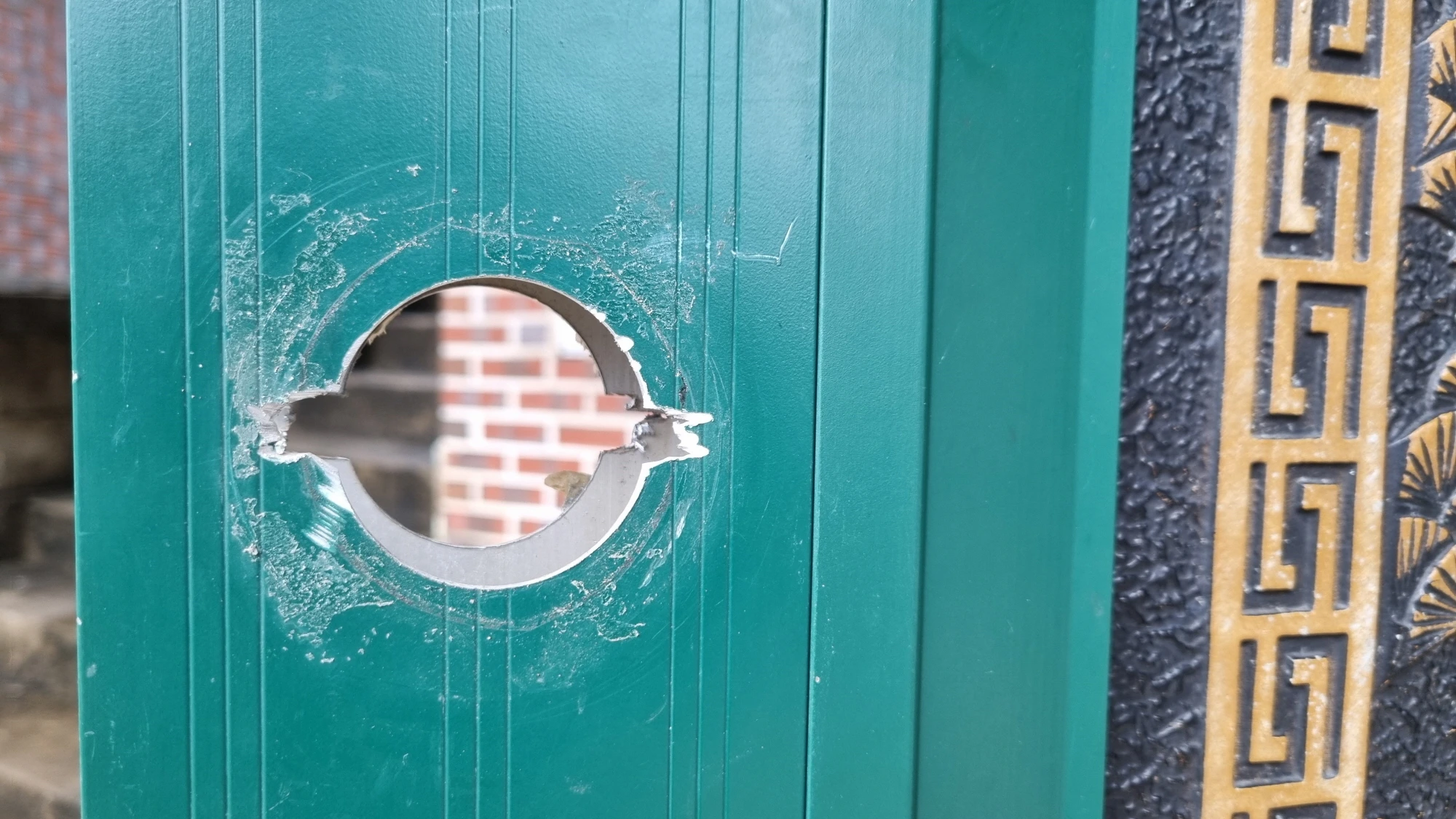 현관문 손잡이 구멍