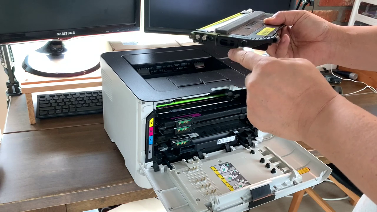 토너 파이더 넣을 마개 부분