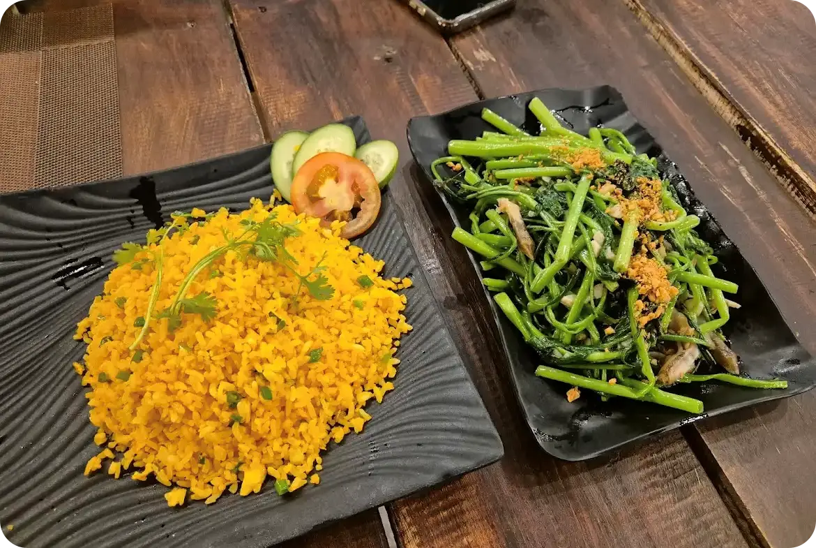 나트랑-chalafood-식당-계란볶음밥-모닝글로리-사진