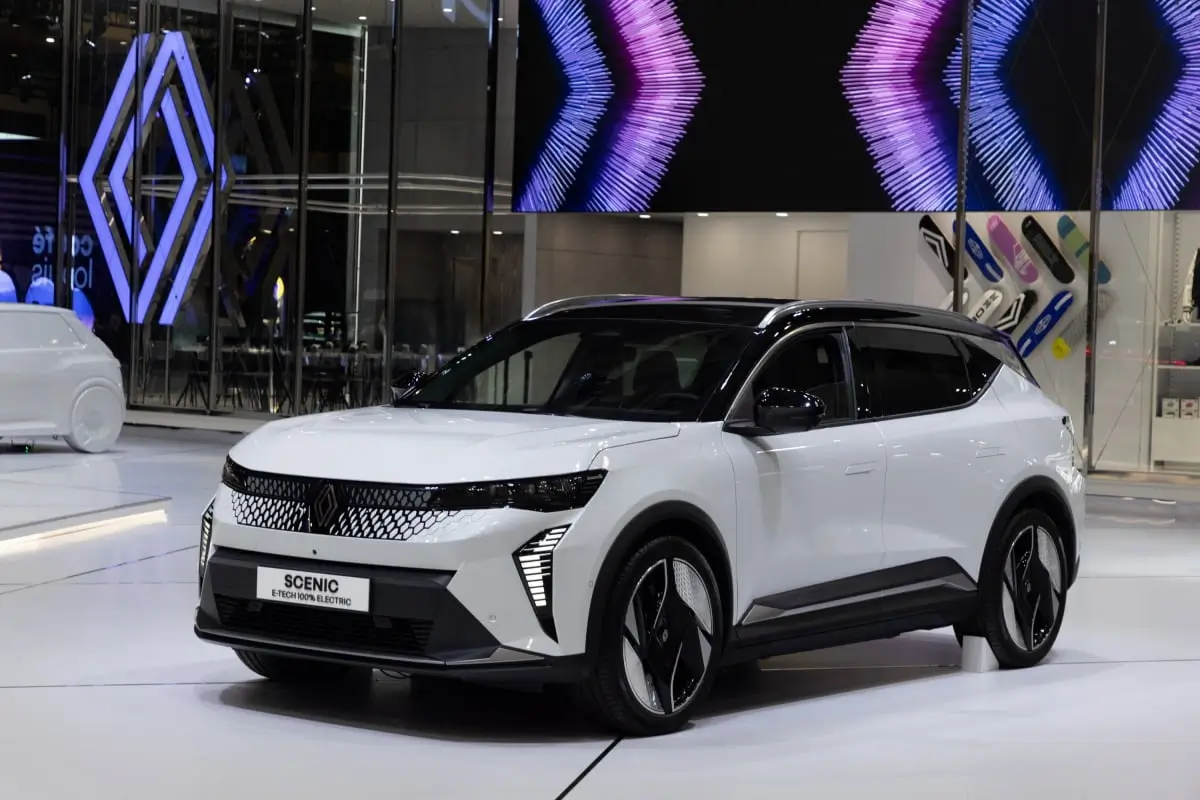 르노 세닉 이미지