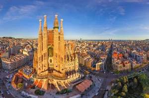 바르셀로나 도시의 건축물 사그라다 파밀리아