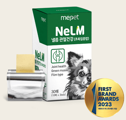 녹색 영양제와 개별 포장된 영양제 사진