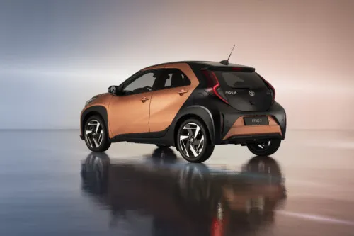 토요타 하이브리드 아이고X 차량 이미지