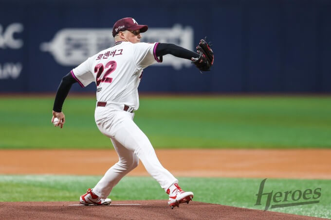 LG 무득점 봉쇄한 로젠버그, 키움의 반등을 이끌다