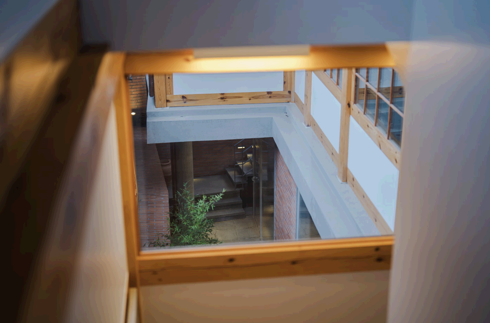 한옥에서 영감을 받은 현대 사무실 공간 디자인: 전통과 혁신의 만남