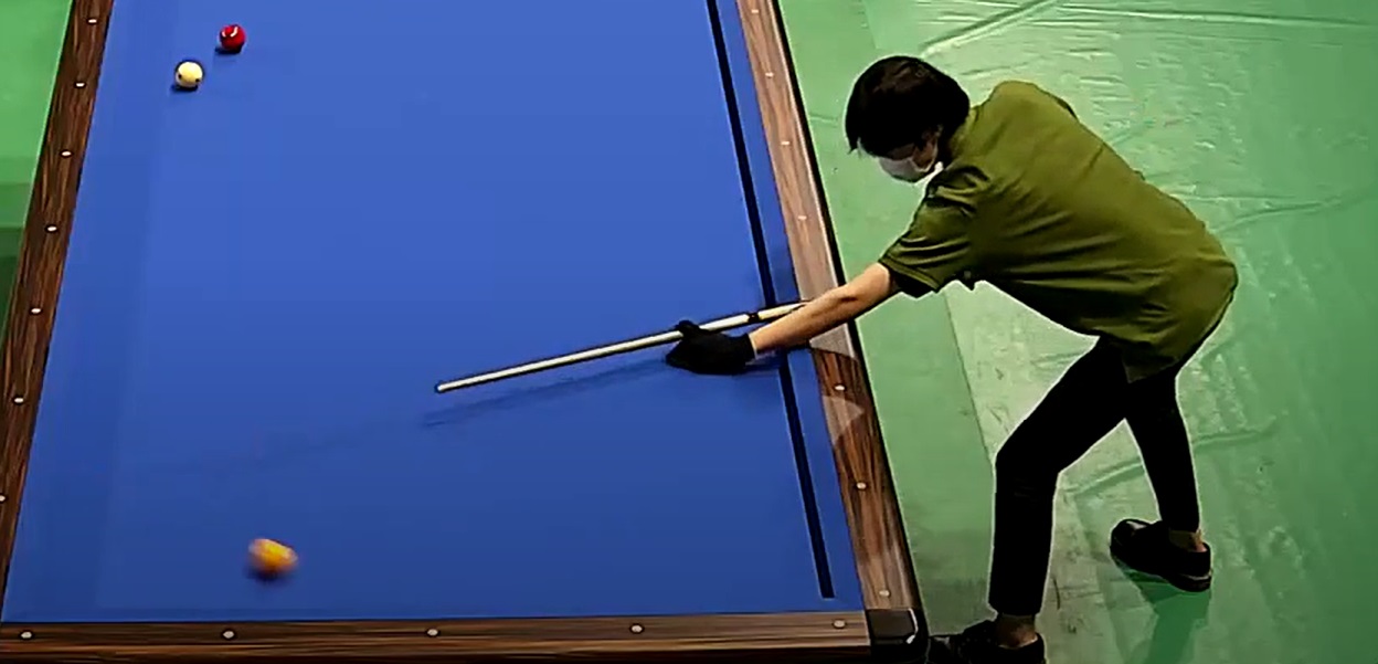 2020년, 국내 아마추어 당구대회에서 한지은과 경기를 펼치고 있는 우휘인 당구선수