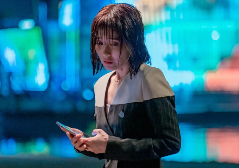 나의 해피엔드에서 비 맞고 서 있는 장나라