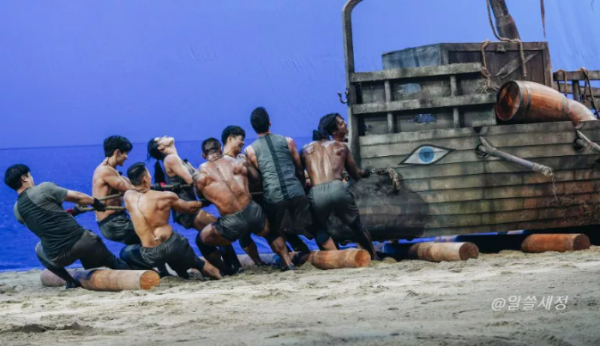 피지컬 100 배를 끄는 장면