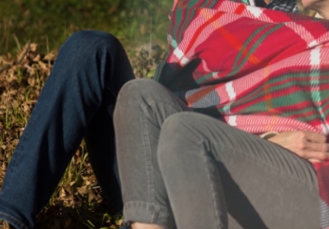 가을밤 대비 두꺼운 겉옷과 담요 준비