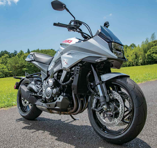 스즈키 오토바이의 정면 사진