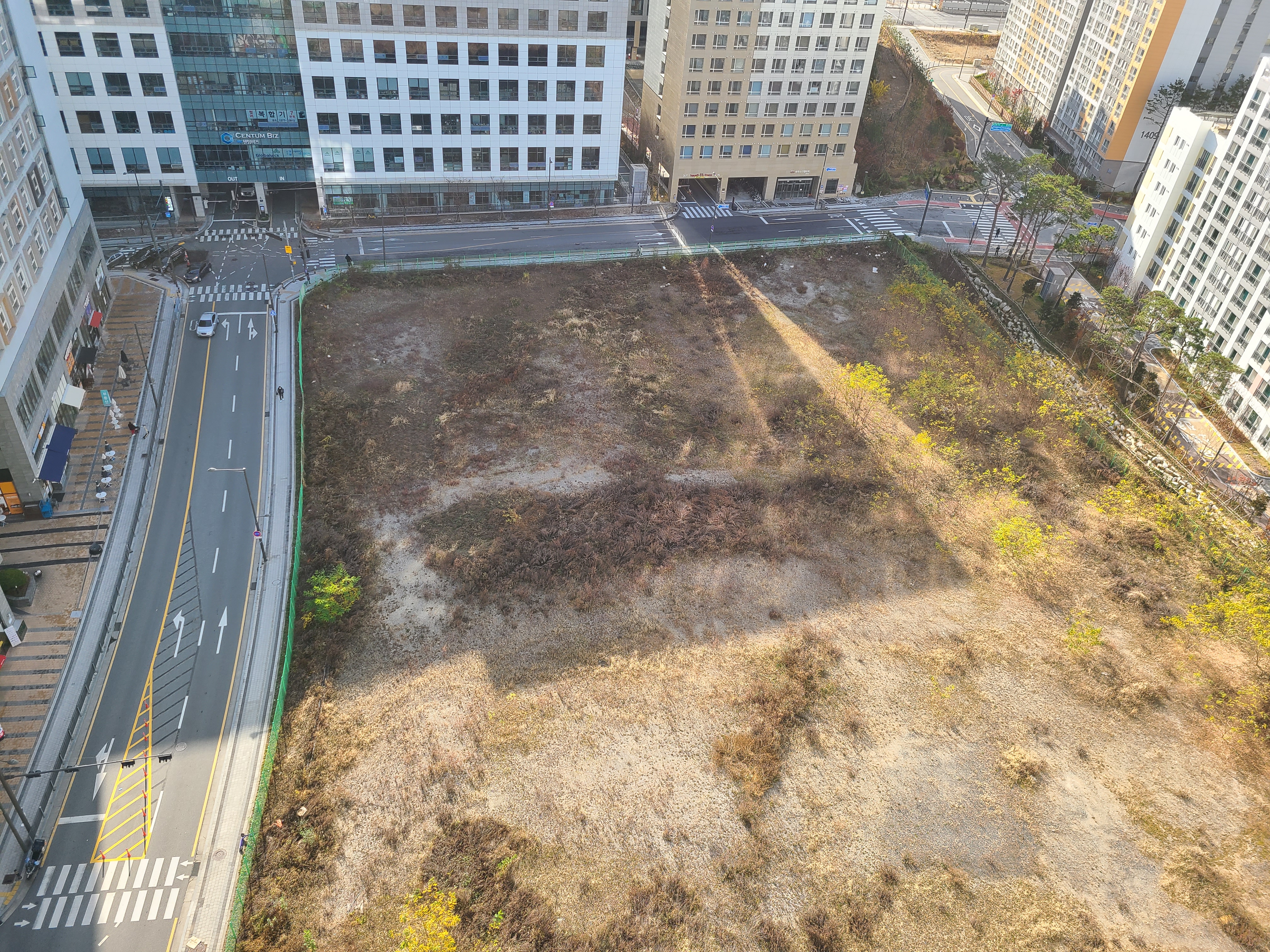 테스타타워와 하우스디엘타워 사이의 부지